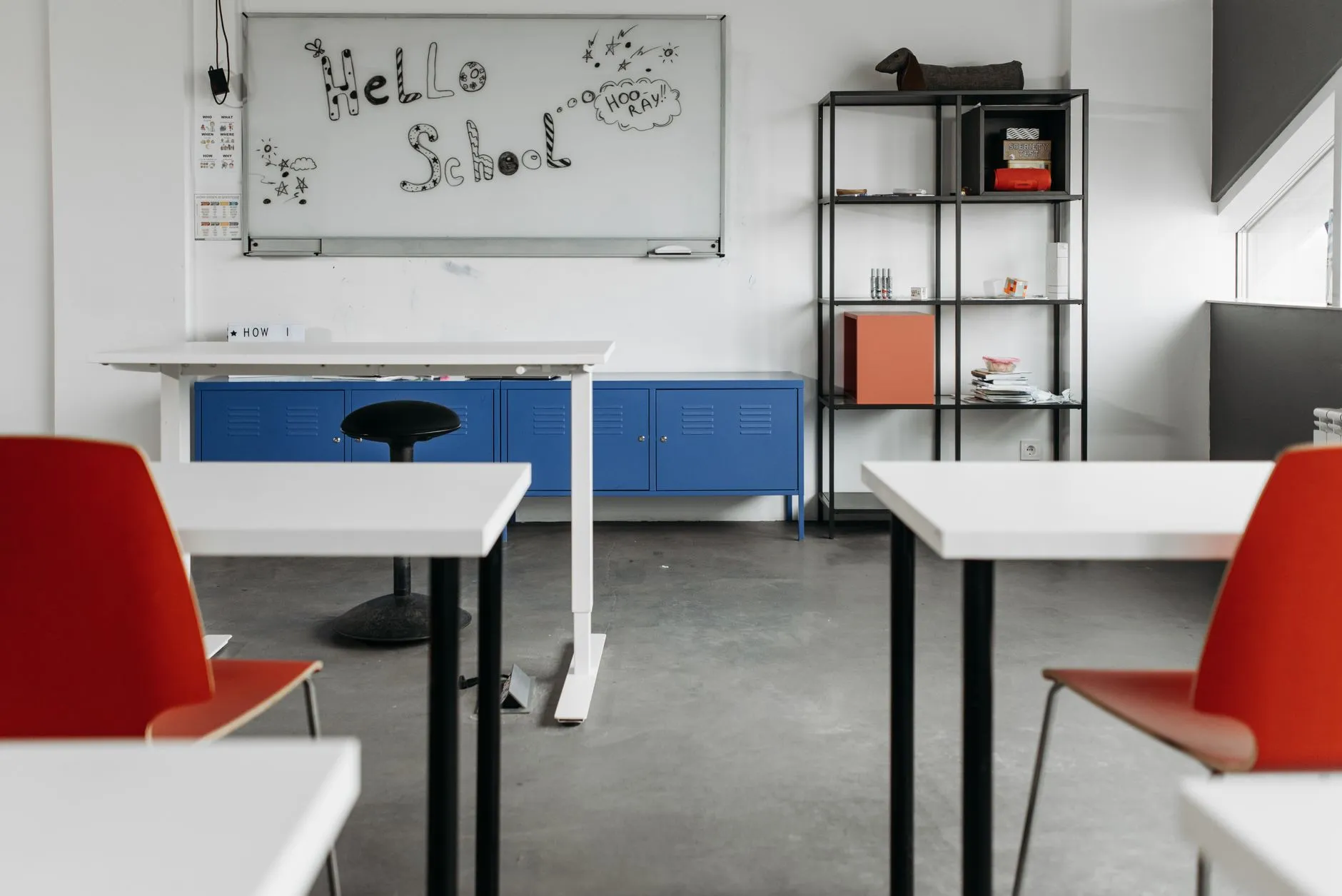 K12多媒体教室升级方案:智能黑板与实物展台协同部署要点正文配图 1